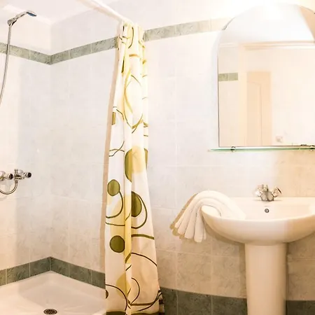 Hotel Uncle George & Amoudara (Heraklion)